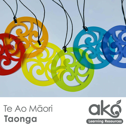 Te Ao Māori Necklace